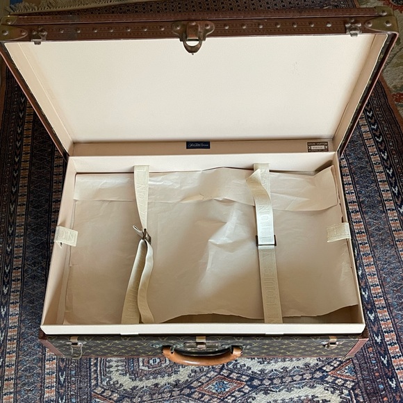 Vintage Louis Vuitton trunk with dividers and tray. 28x18x9 “. Mint condition. - Picture 2 of 15